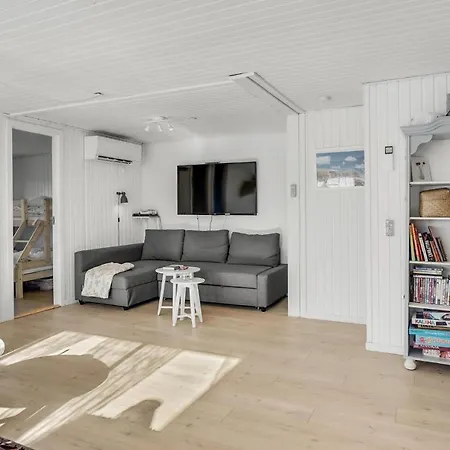 Awesome In With Kitchen 度假居 Hals